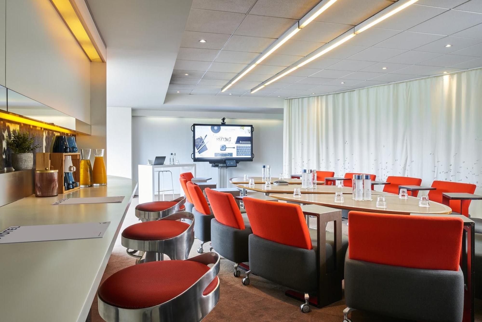 Novotel Paris Rueil Malmaison Exteriör bild