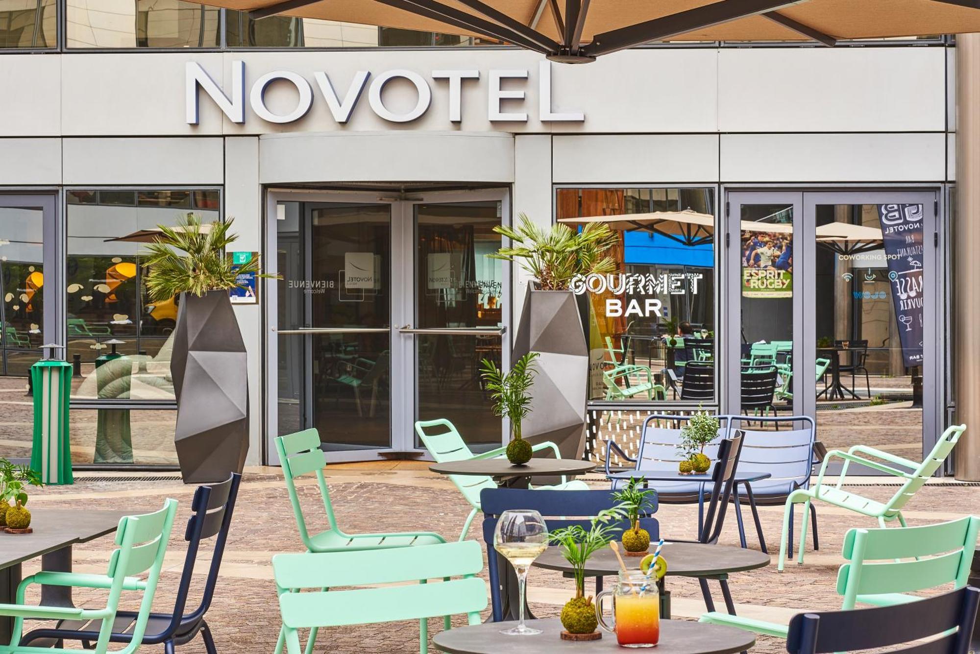 Novotel Paris Rueil Malmaison Exteriör bild