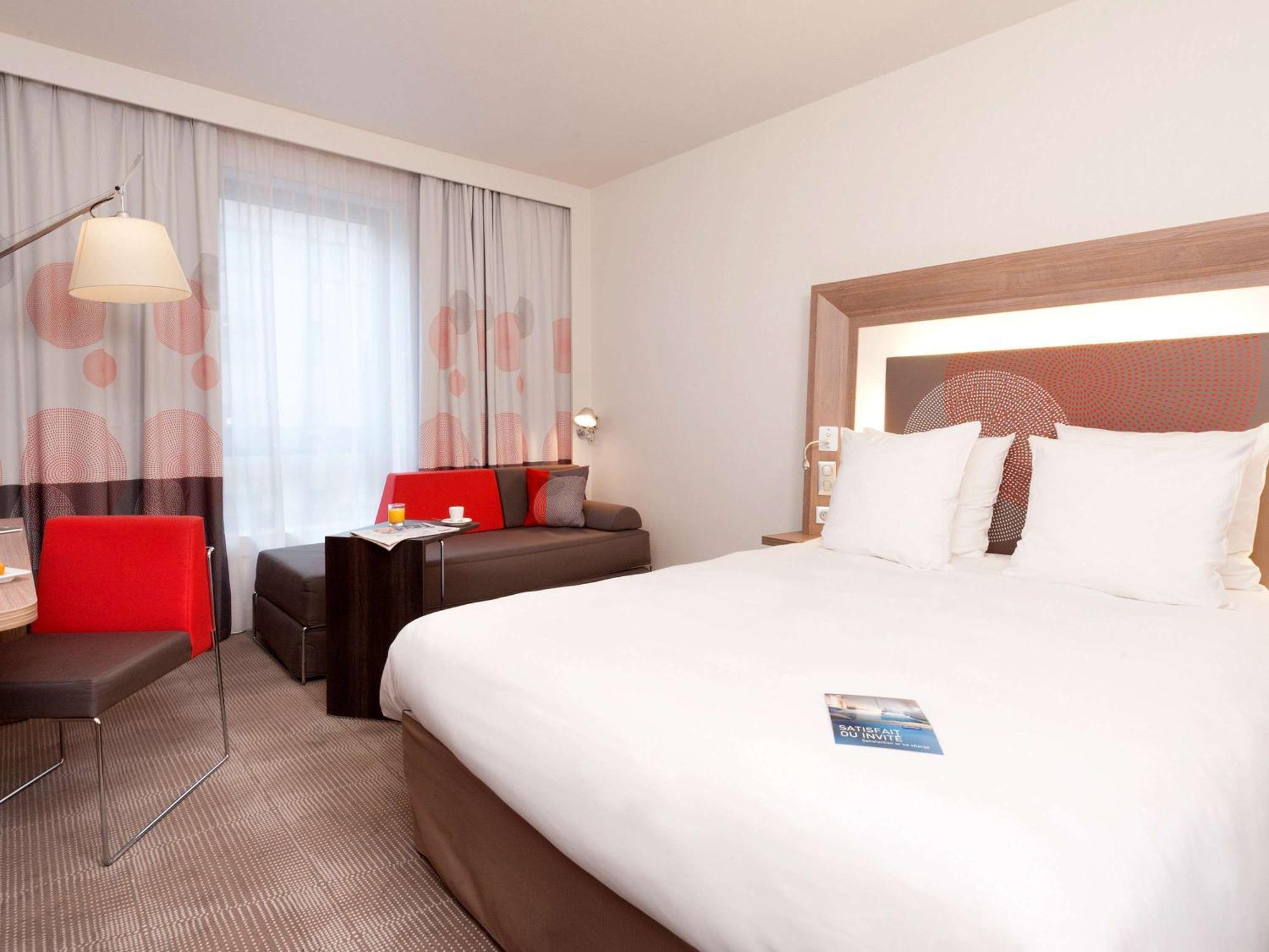 Novotel Paris Rueil Malmaison Exteriör bild