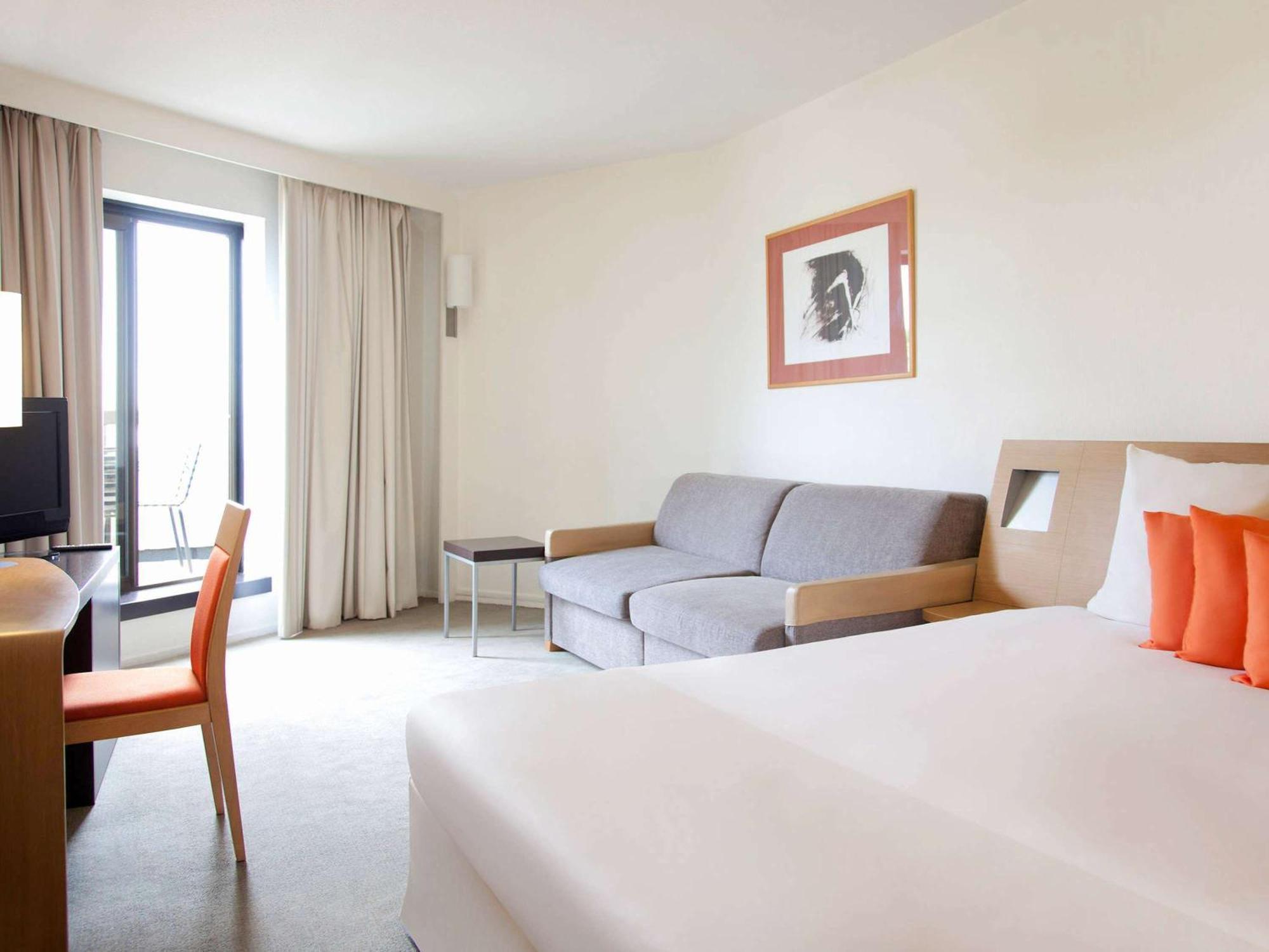 Novotel Paris Rueil Malmaison Exteriör bild