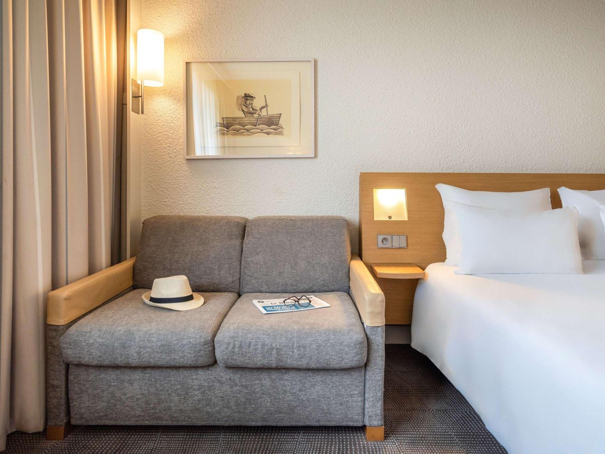 Novotel Paris Rueil Malmaison Exteriör bild