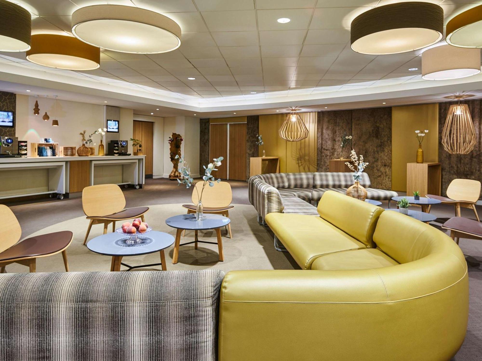 Novotel Paris Rueil Malmaison Exteriör bild