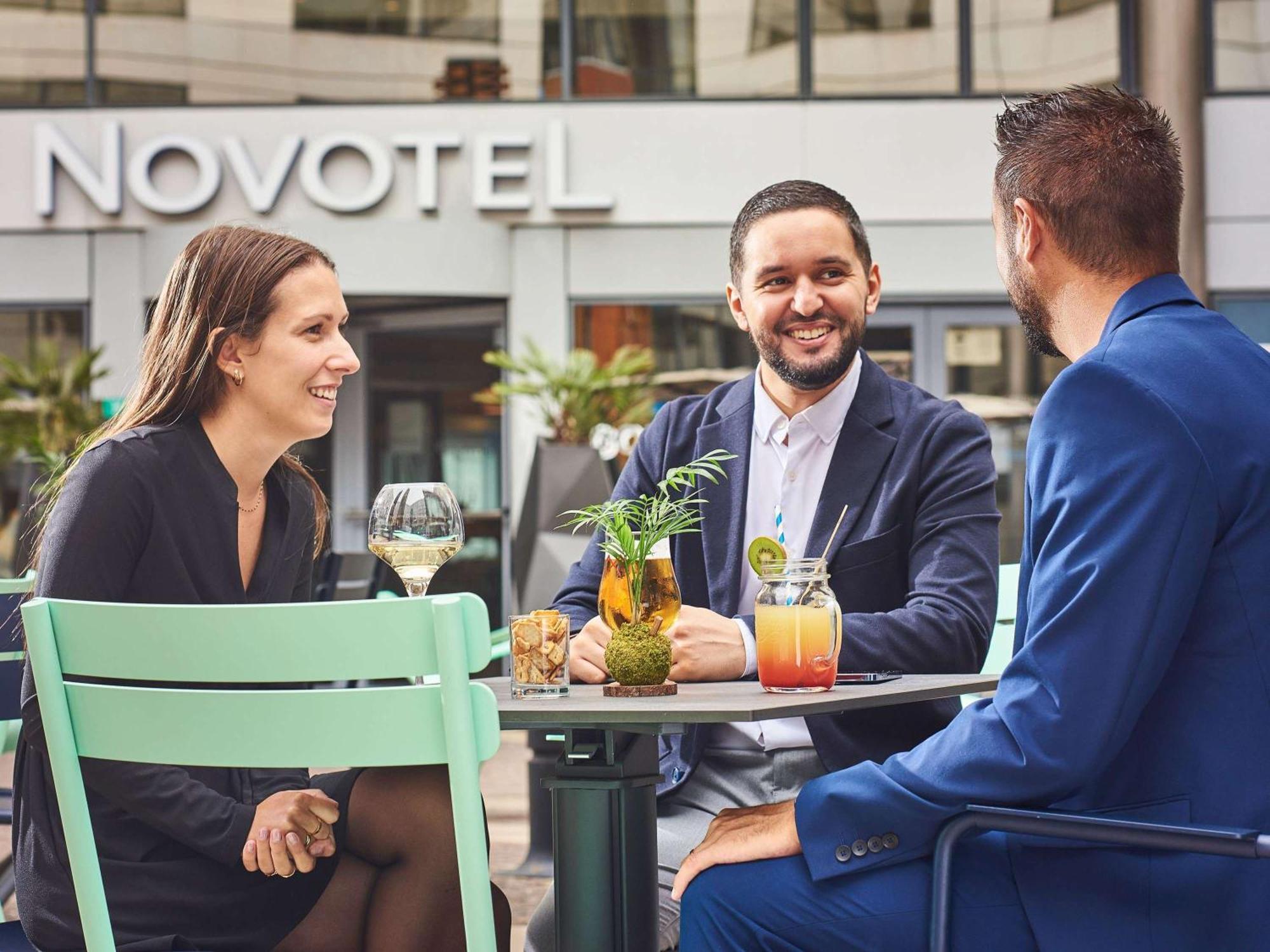 Novotel Paris Rueil Malmaison Exteriör bild