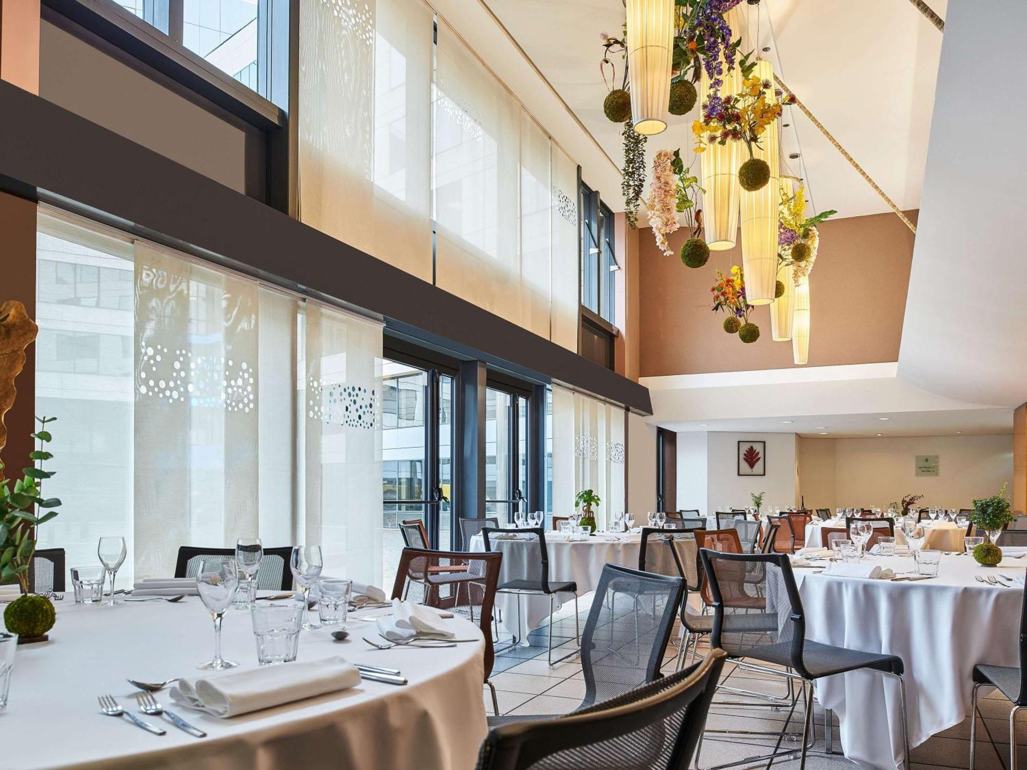 Novotel Paris Rueil Malmaison Exteriör bild